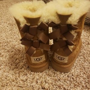 Little Girls Bailey Bow Ugg Boots - size 8